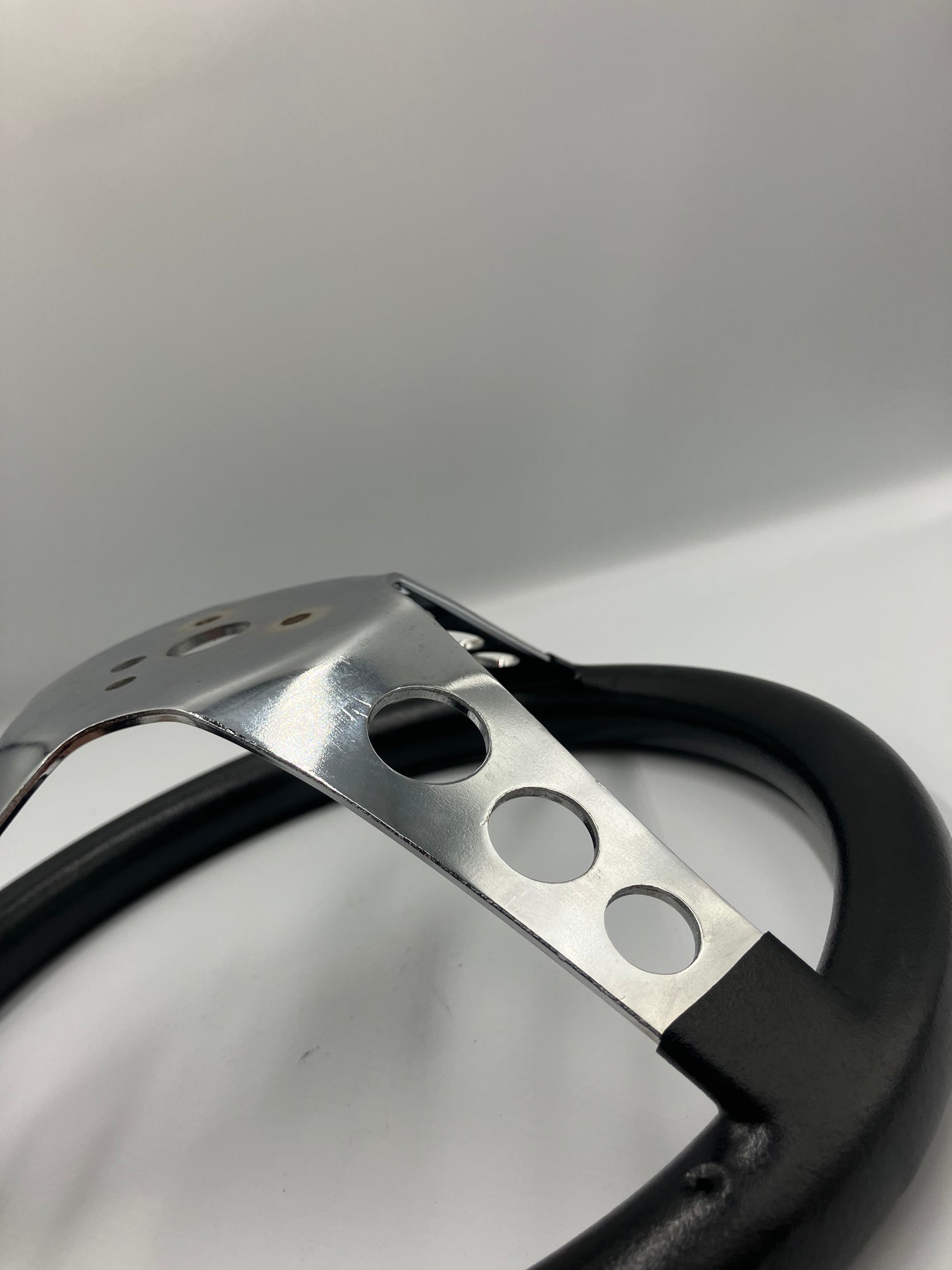 Ratt skummad plast Grant, 3 hålade ekrar, 11 1/2", svart (834)