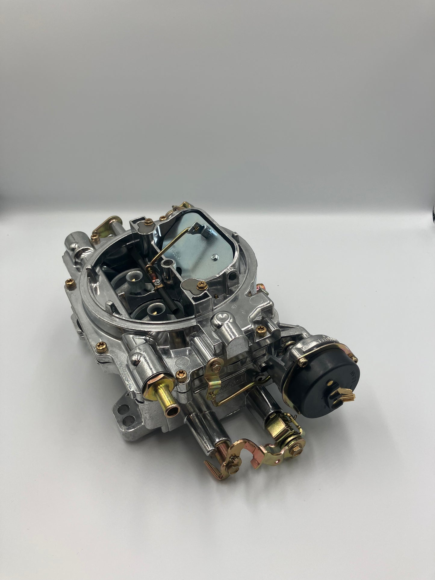 Edelbrock förgasare - 600 cfm. Elektrisk choke. Performer. Satin finish (1406)