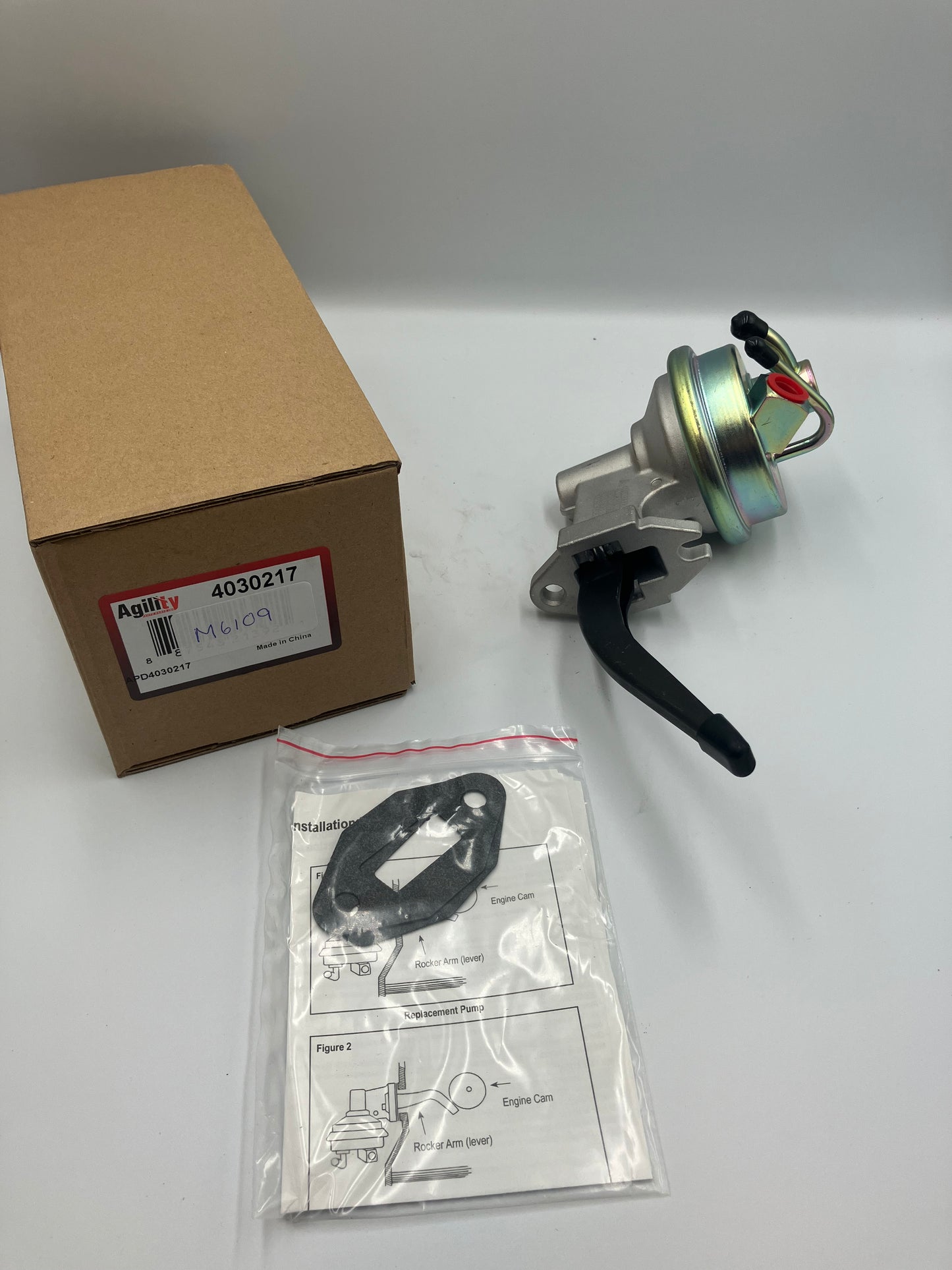 Bränslepump Mekanisk Chevrolet small block V8 1971-86. 3 uttag. (M6109)