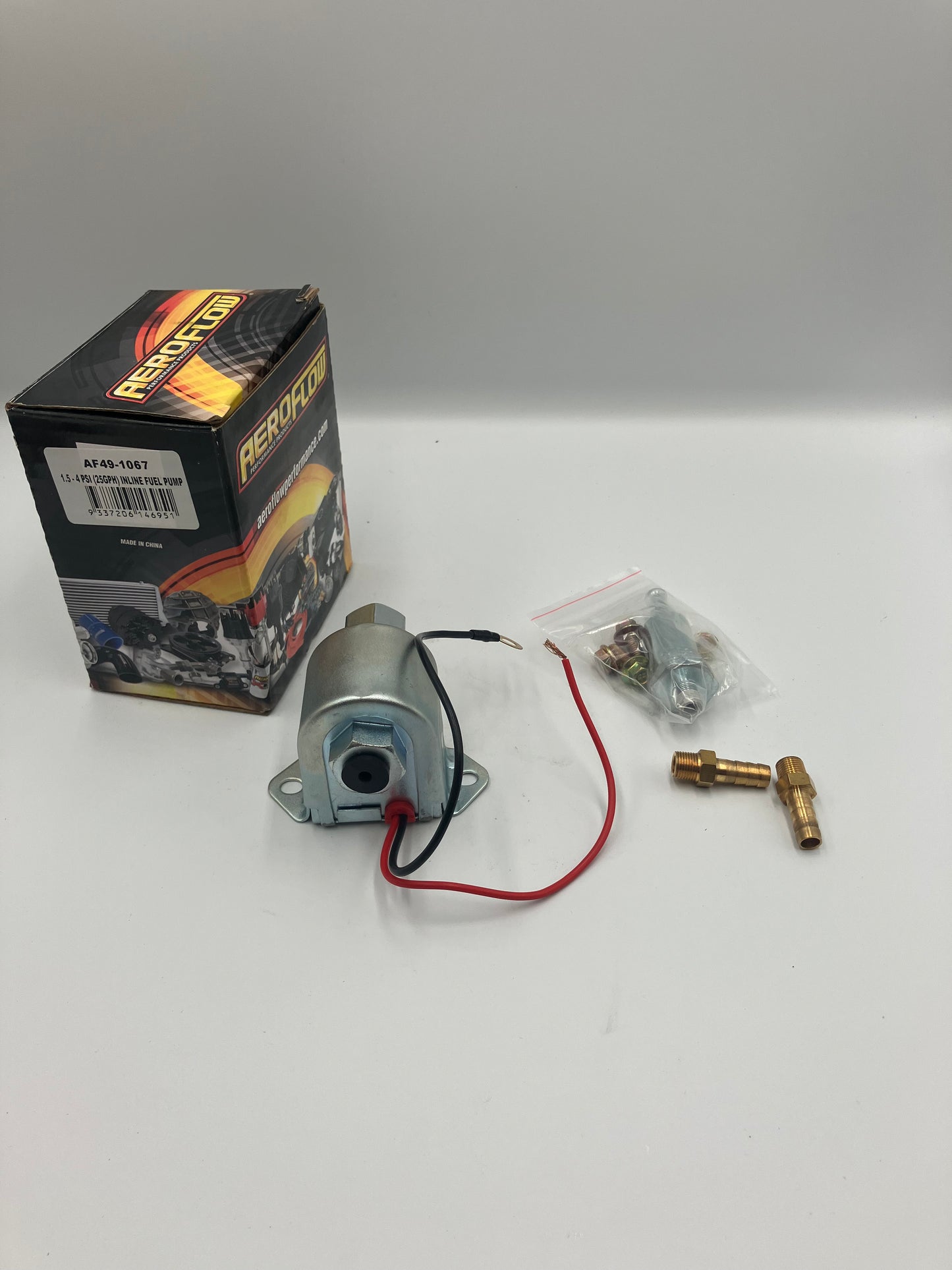 Elektrisk bränslepump Aeroflow Lågtrycks In-Line (Facet) förgasar bränslepump - 1,5-4 Psi 25 GPH (491067)